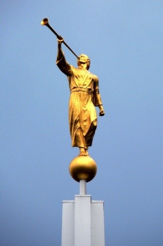 Statue of the Angel Moroni blowing a trumpet